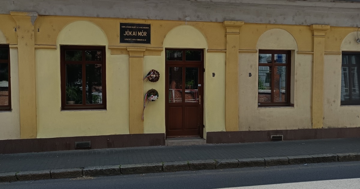 Jókai szülővárosában